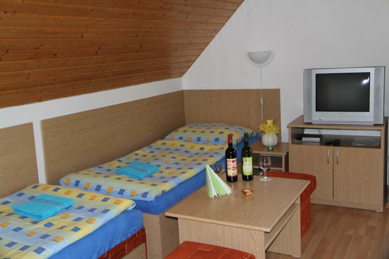 Penzion Brejk Liptovske Sliace Exterior foto